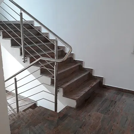 Mimosa Apartment *